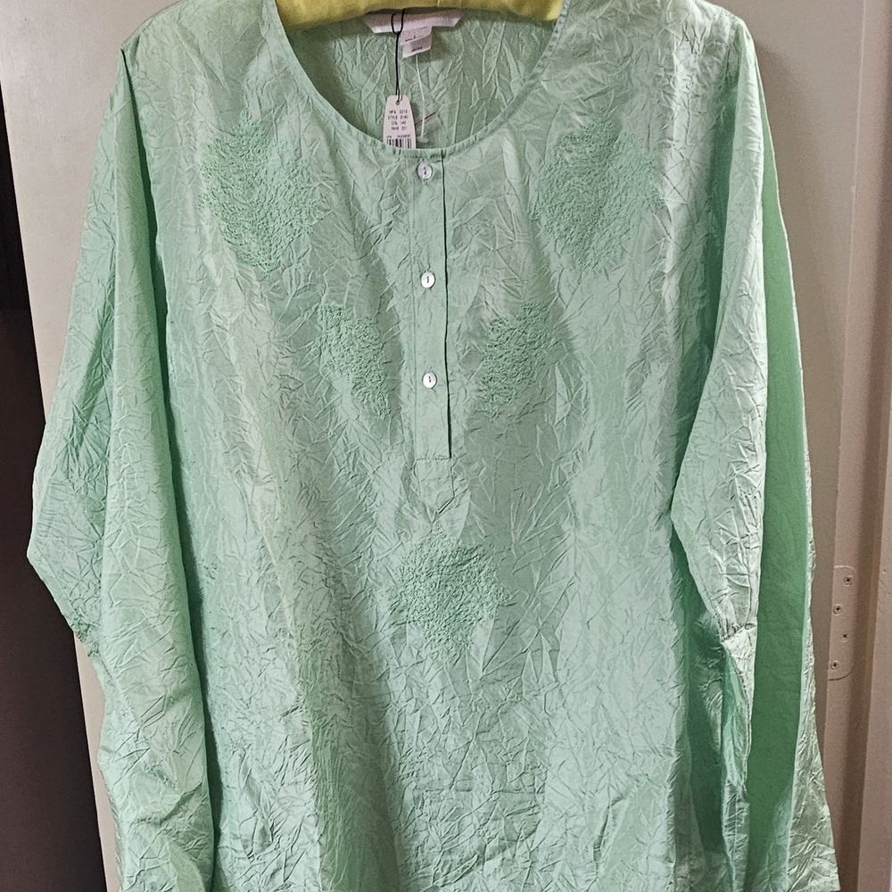 Victoria's Secret Light Mint Green Casual Button Down Shirt - 100% Silk
